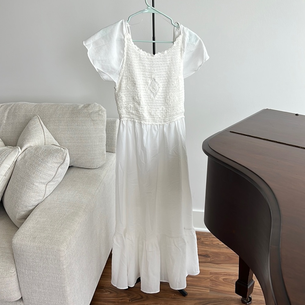 Perfect white crochet dress!